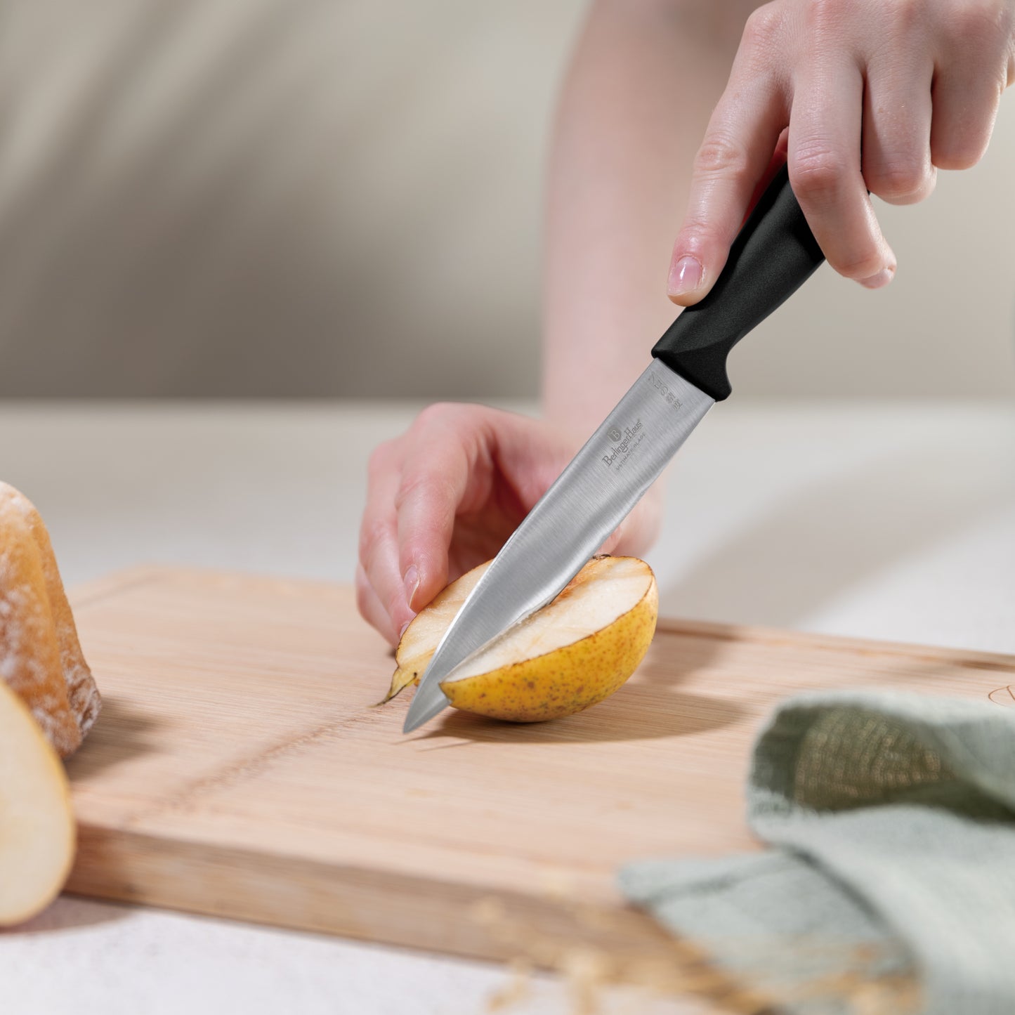 Set di Coltelli Neri Berlinger Haus con Tagliere in Bambù