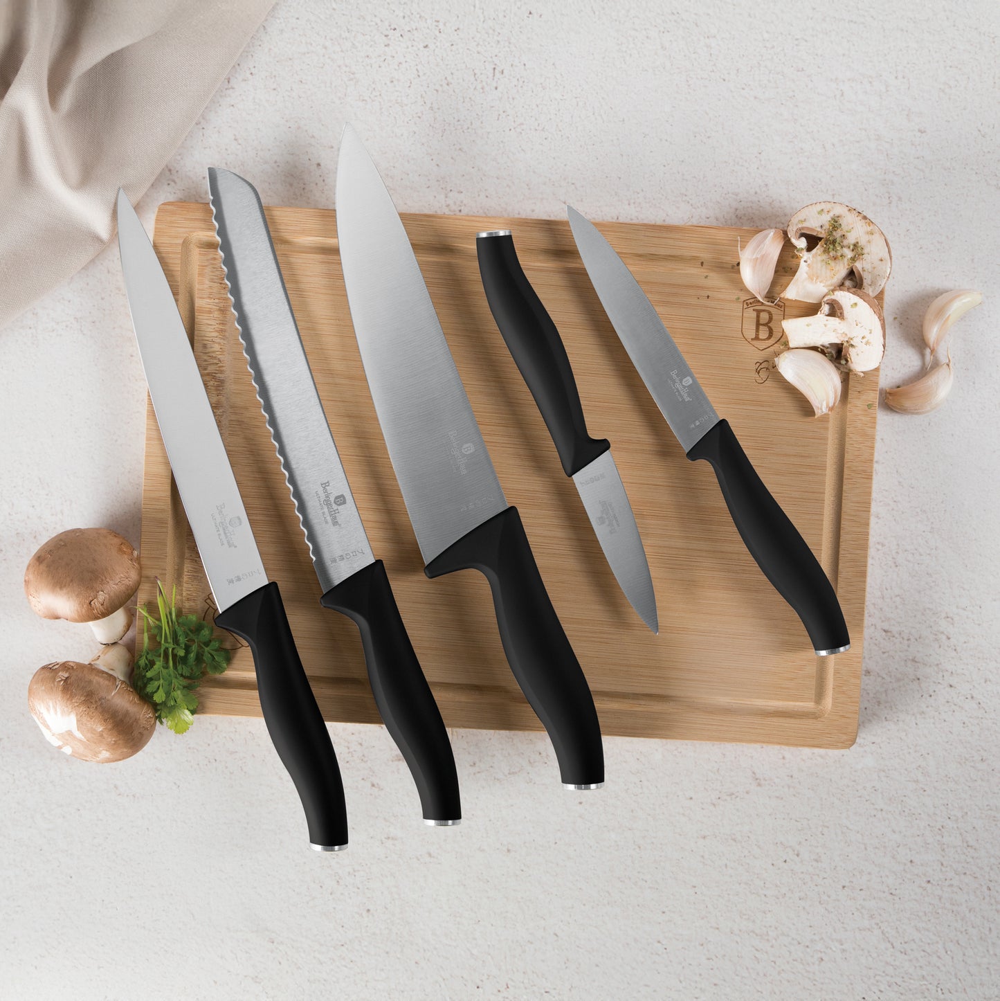 Set di Coltelli Neri Berlinger Haus con Tagliere in Bambù